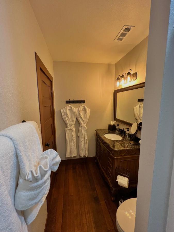 The Pearl Inn Bed And Breakfast Ilwaco ภายนอก รูปภาพ
