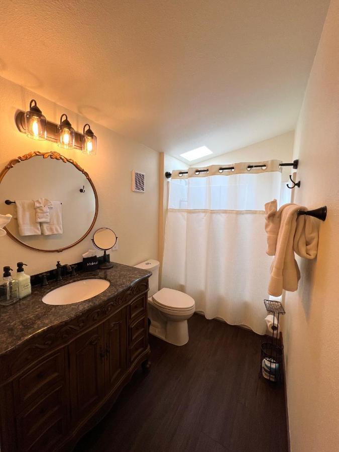 The Pearl Inn Bed And Breakfast Ilwaco ภายนอก รูปภาพ