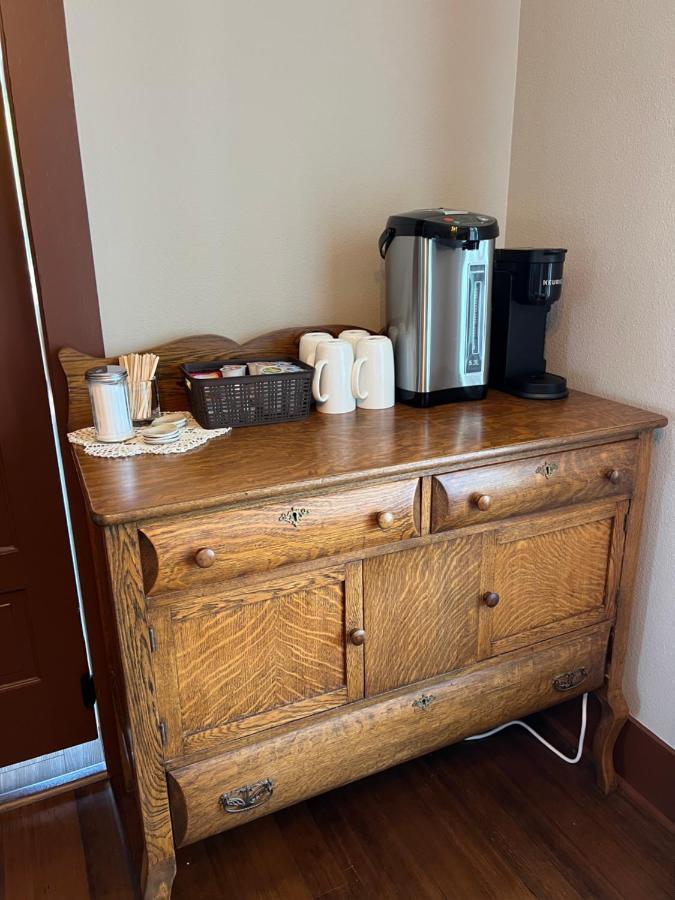 The Pearl Inn Bed And Breakfast Ilwaco ภายนอก รูปภาพ
