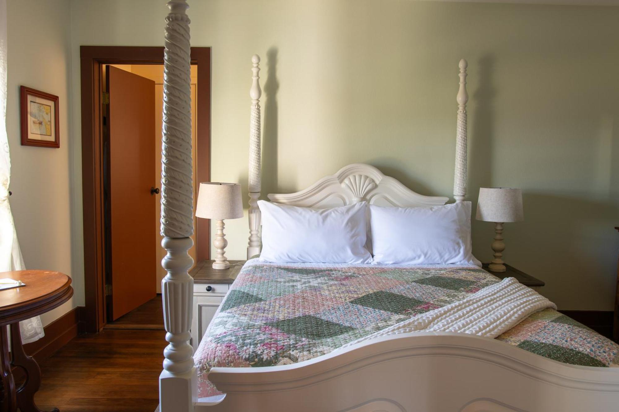 The Pearl Inn Bed And Breakfast Ilwaco ภายนอก รูปภาพ