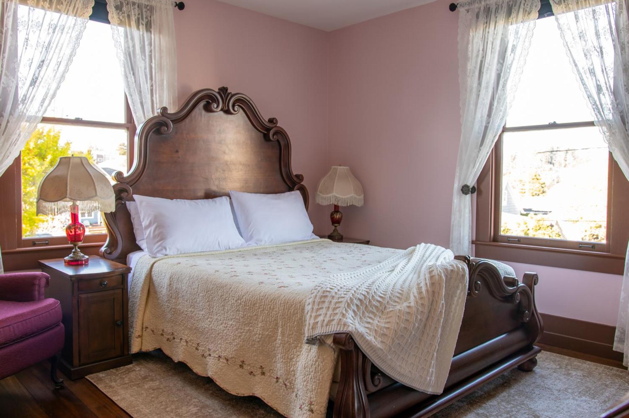 The Pearl Inn Bed And Breakfast Ilwaco ภายนอก รูปภาพ