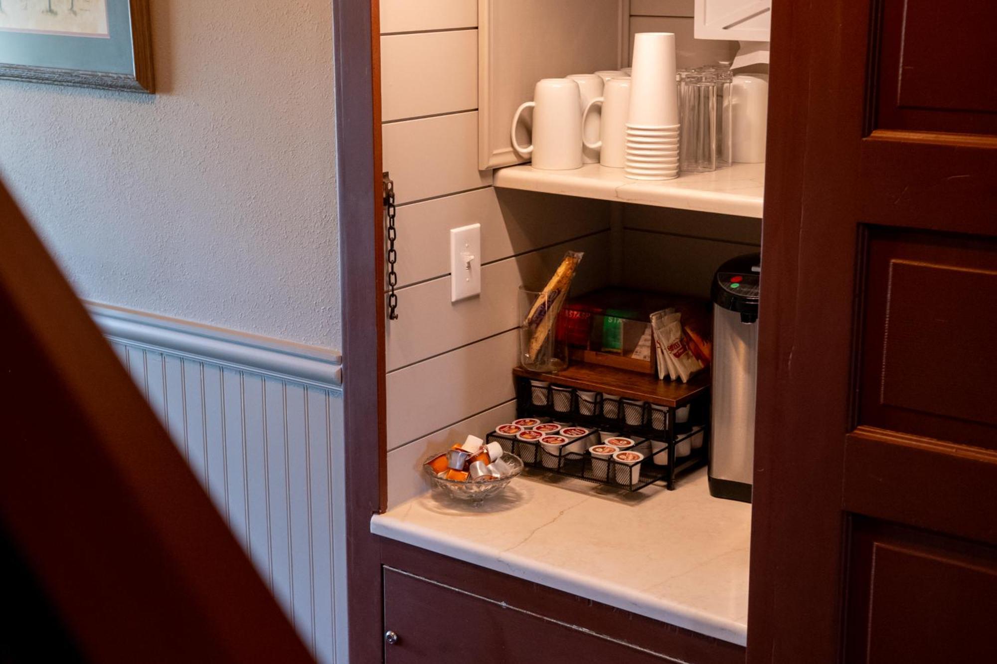 The Pearl Inn Bed And Breakfast Ilwaco ภายนอก รูปภาพ