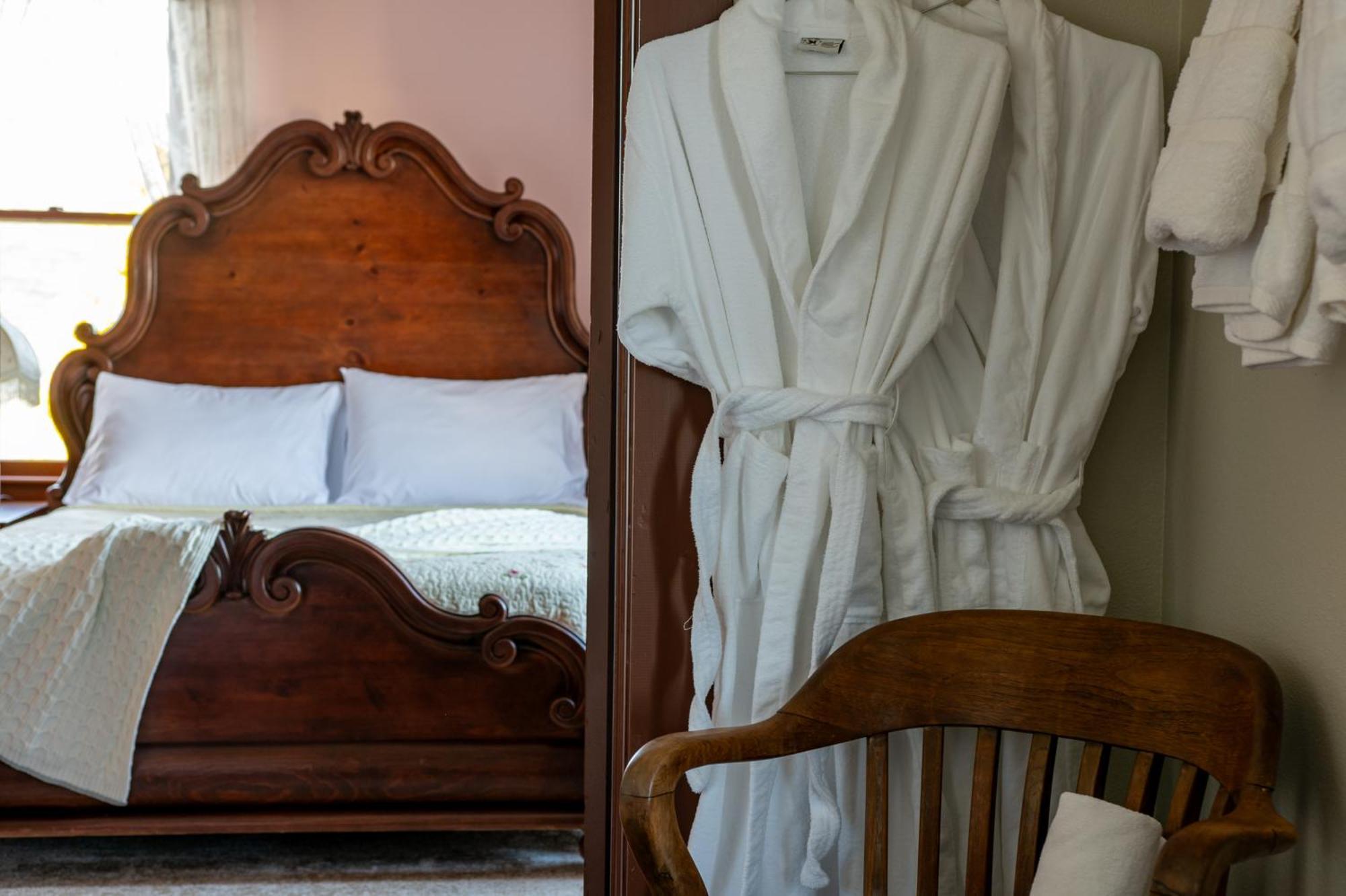 The Pearl Inn Bed And Breakfast Ilwaco ภายนอก รูปภาพ