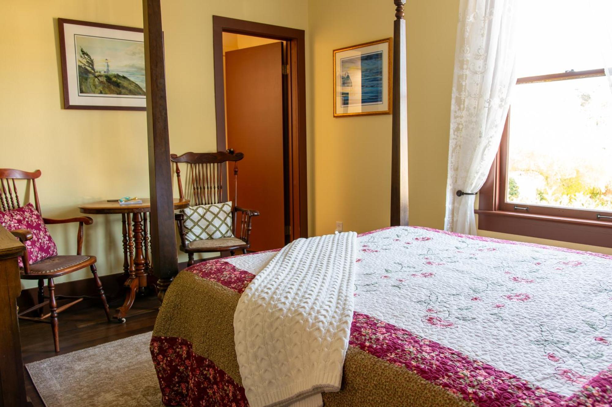The Pearl Inn Bed And Breakfast Ilwaco ภายนอก รูปภาพ