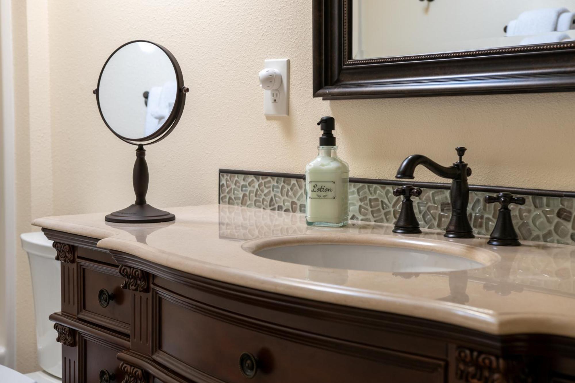 The Pearl Inn Bed And Breakfast Ilwaco ภายนอก รูปภาพ