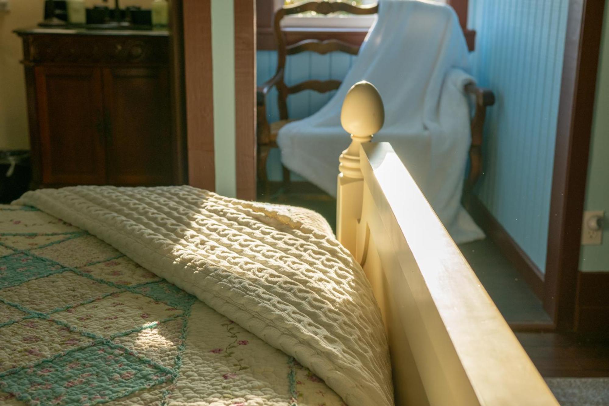 The Pearl Inn Bed And Breakfast Ilwaco ภายนอก รูปภาพ