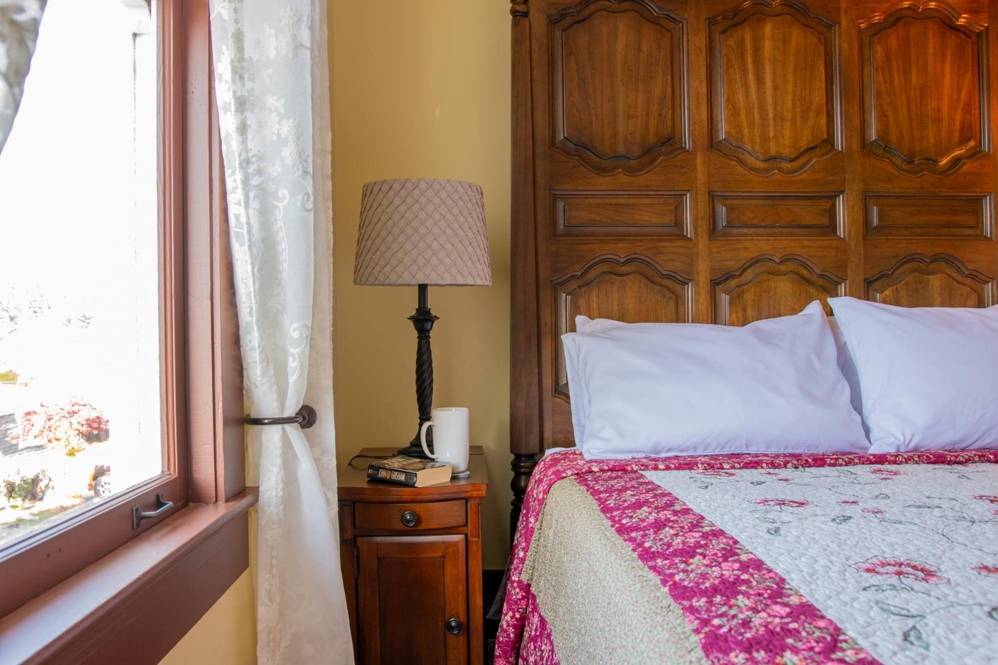 The Pearl Inn Bed And Breakfast Ilwaco ภายนอก รูปภาพ