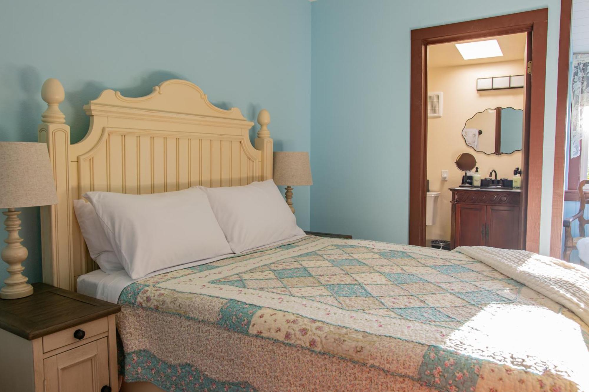 The Pearl Inn Bed And Breakfast Ilwaco ภายนอก รูปภาพ